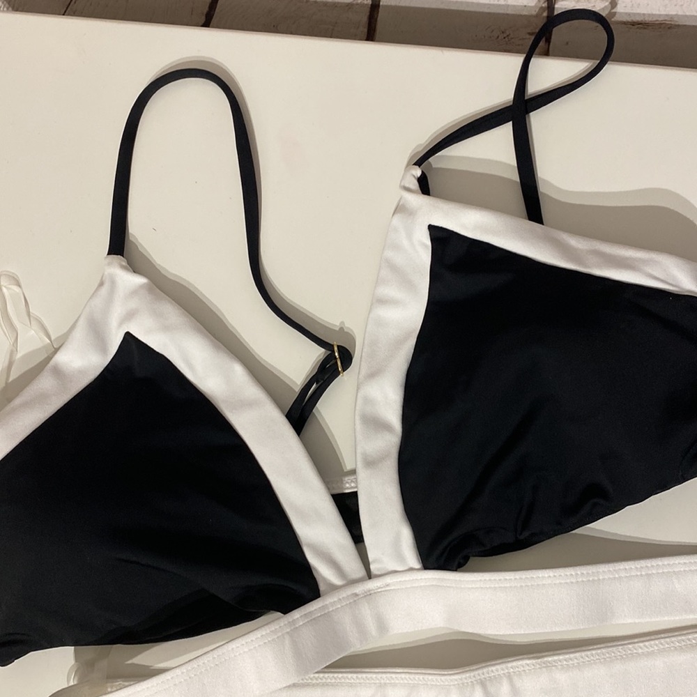 🆕Bar III Colorblock Cutout Bikini Top, Size XL - Picture 2 of 5